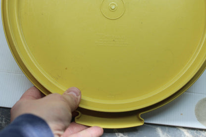 Vintage Tupperware Yellow Cake Taker Carrier Bowl w/ Lid USA no handle