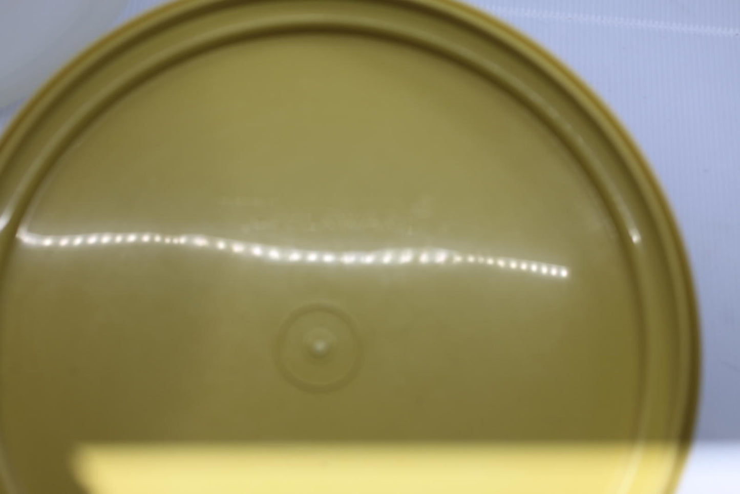 Vintage Tupperware Yellow Cake Taker Carrier Bowl w/ Lid USA no handle