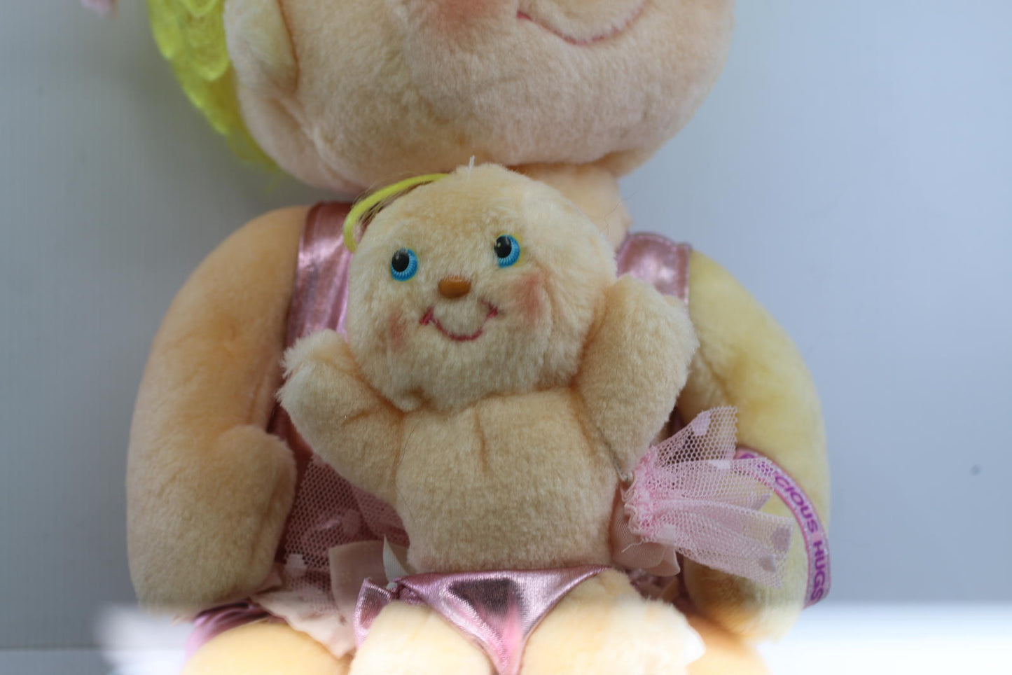 Vintage 1985 Kenner Hugga Bunch Precious Hugs Plush Doll w/ Baby Pink Hallmark