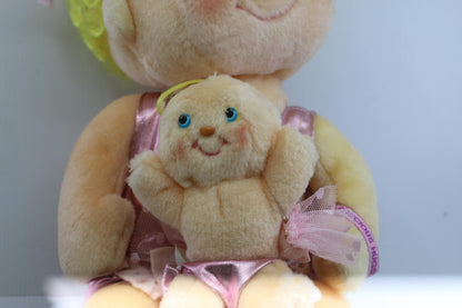Vintage 1985 Kenner Hugga Bunch Precious Hugs Plush Doll w/ Baby Pink Hallmark