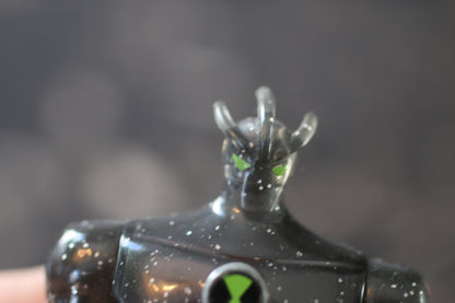 2009 Bandai Ben 10 Alien X 3 3/4” Action Figure Black Force RARE With Two Cards