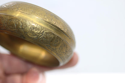 Vintage Gold tone Floral Engraved Bangle Bracelet Jewelery