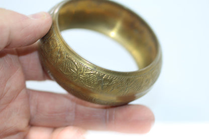 Vintage Gold tone Floral Engraved Bangle Bracelet Jewelery