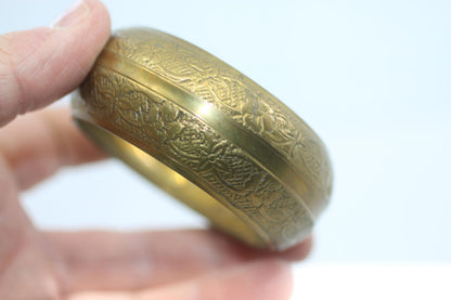 Vintage Gold tone Floral Engraved Bangle Bracelet Jewelery