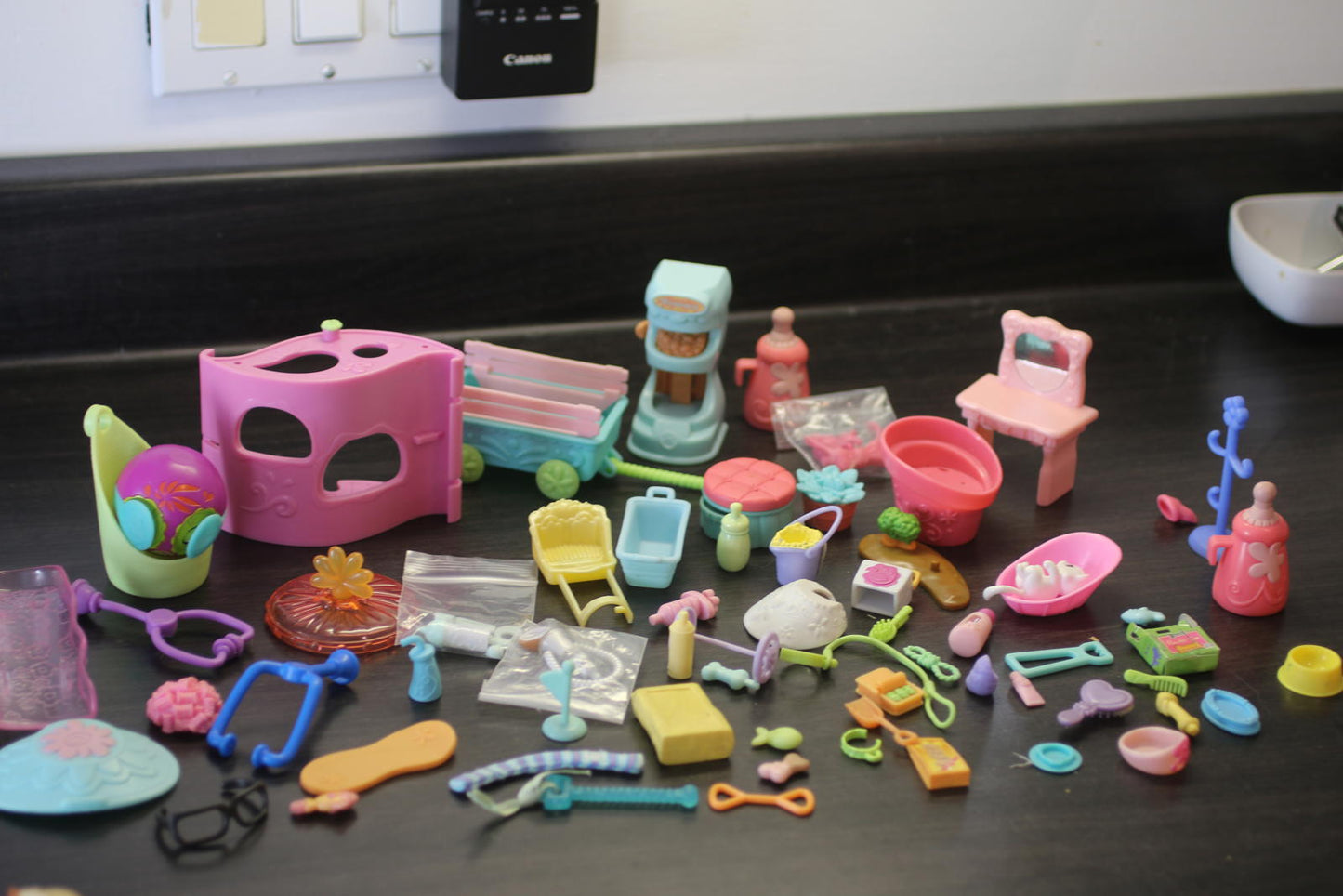 Mixed Mini Doll Accessories Lot Polly Pocket Style + Pet Shop Items Furniture