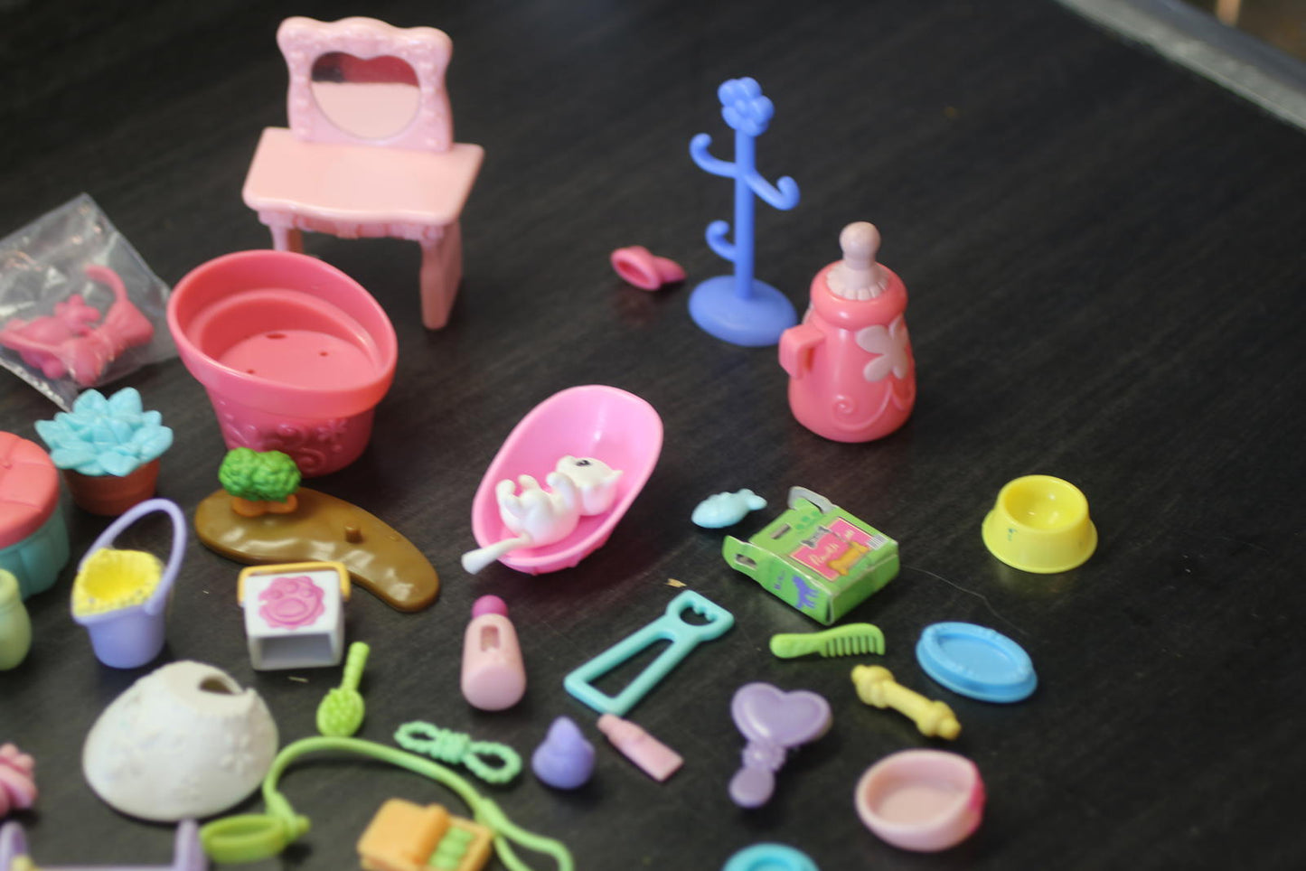 Mixed Mini Doll Accessories Lot Polly Pocket Style + Pet Shop Items Furniture