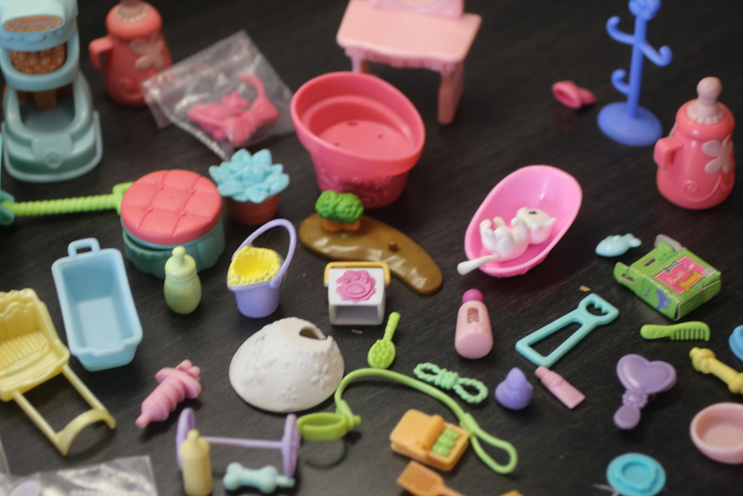 Mixed Mini Doll Accessories Lot Polly Pocket Style + Pet Shop Items Furniture