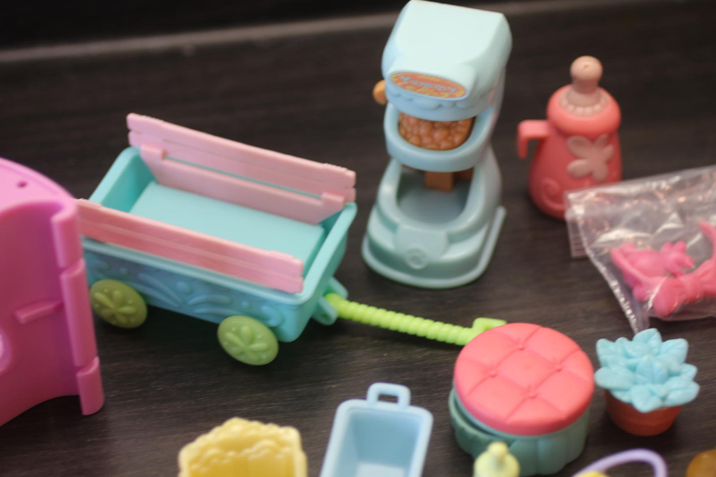 Mixed Mini Doll Accessories Lot Polly Pocket Style + Pet Shop Items Furniture