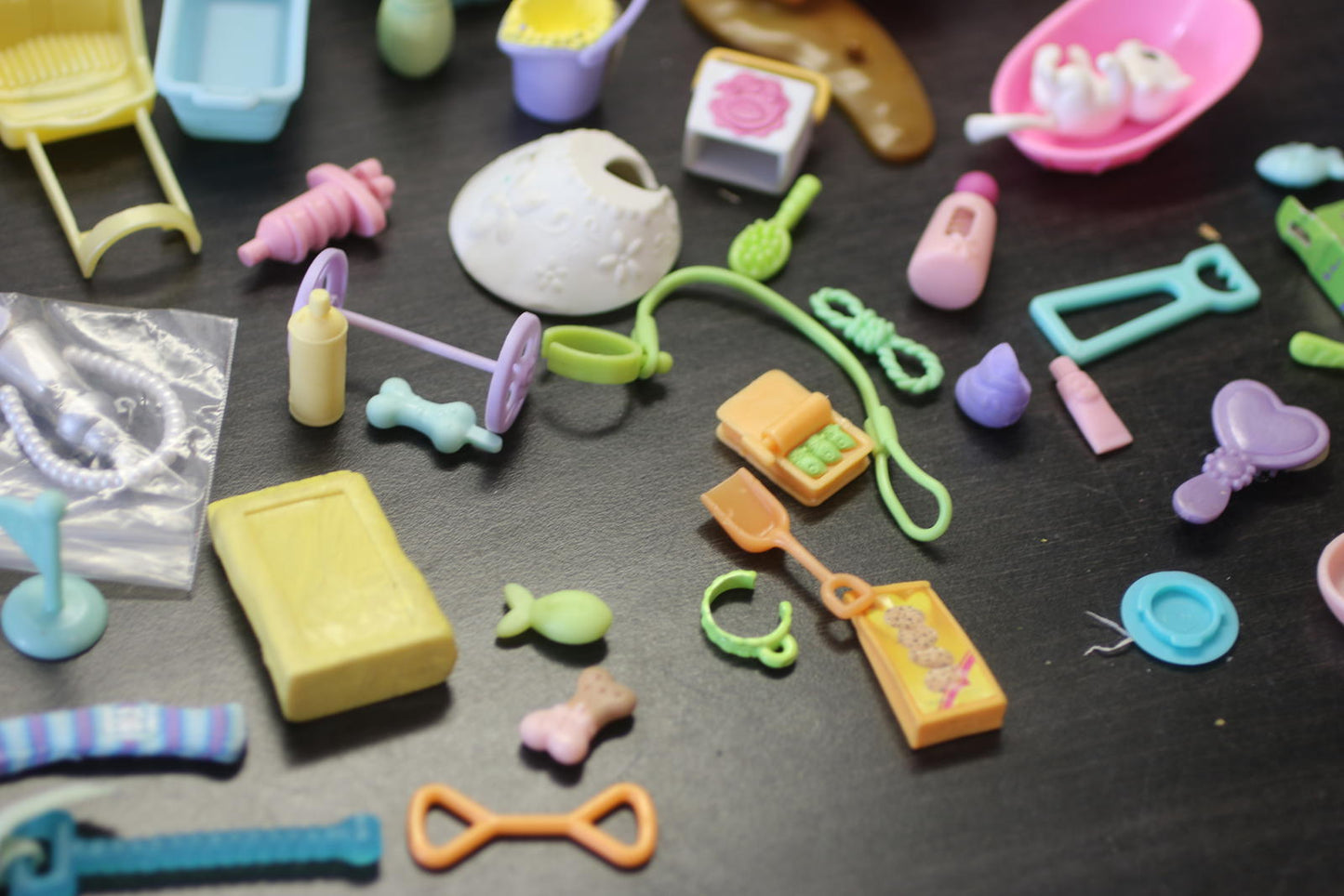 Mixed Mini Doll Accessories Lot Polly Pocket Style + Pet Shop Items Furniture