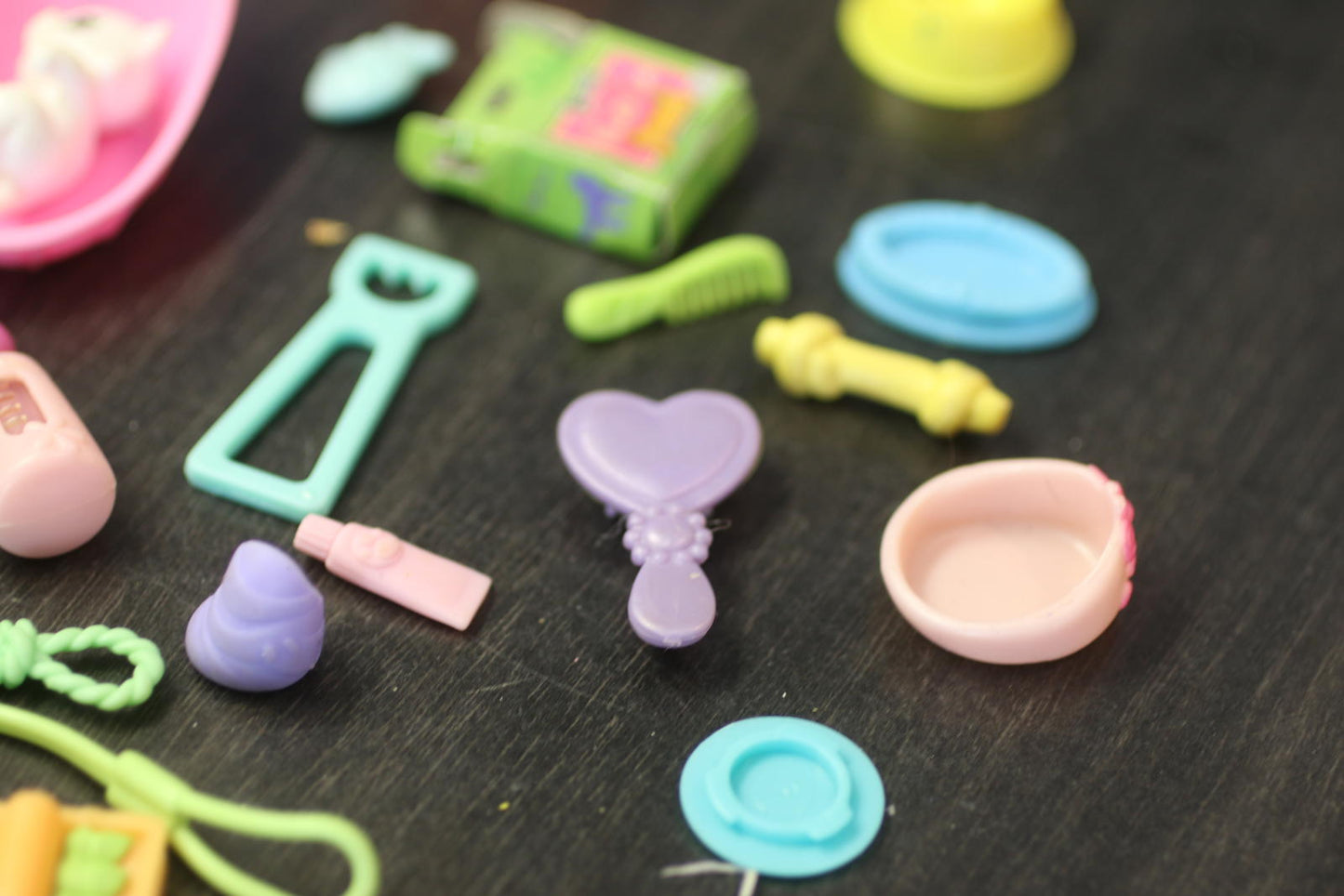 Mixed Mini Doll Accessories Lot Polly Pocket Style + Pet Shop Items Furniture