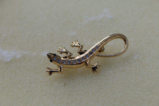 Vintage Lizard Brooch with little white diamond tone color rhinestone inside