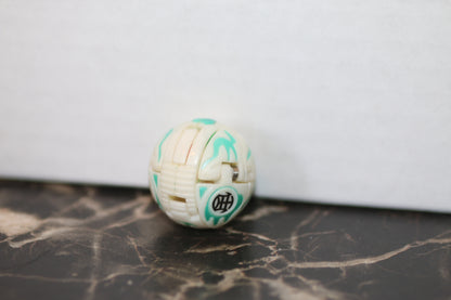 Bakugan Battle Brawlers B1 Jump Skyress White Pearl Green Ventus 540G VintageBakugan Battle Brawlers B1 Jump Skyress White Pearl Green Ventus 540G Vintage