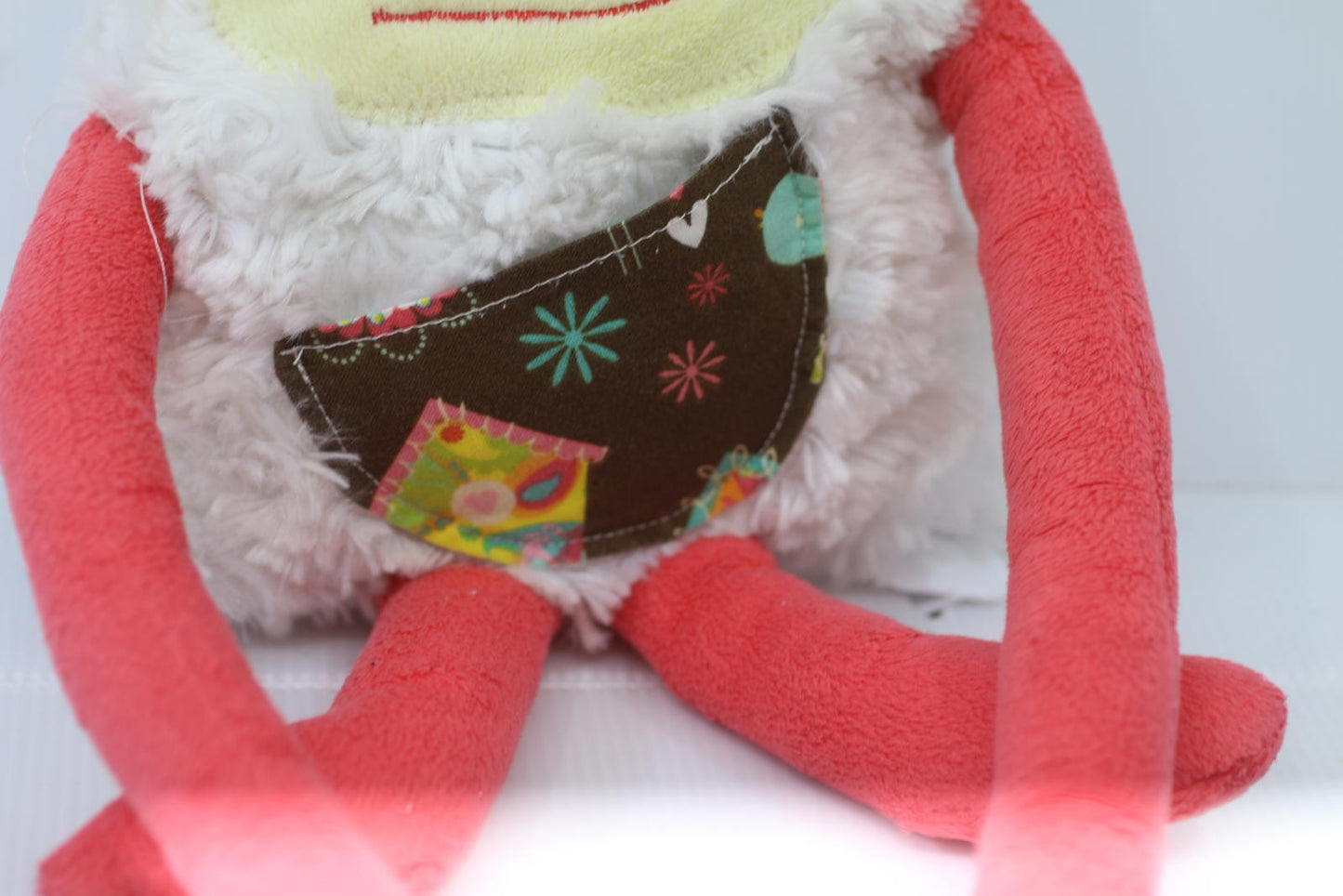 Plush Stuffed Toy with Long Red Limbs and Smiling Face Les Monstres à Câlins
