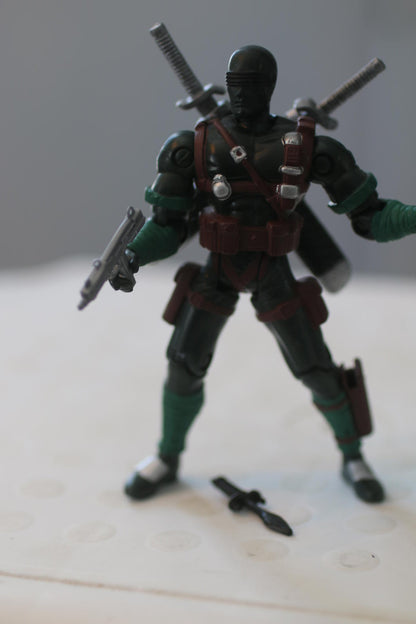 2001 GI Joe VS Cobra Snake Eyes Action Figure W/ Swords & Sheath 100% Complete