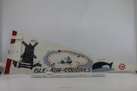 VINTAGE ILSE-AUX-COUDRES SOUVENIR FELT PENNANT FLAG