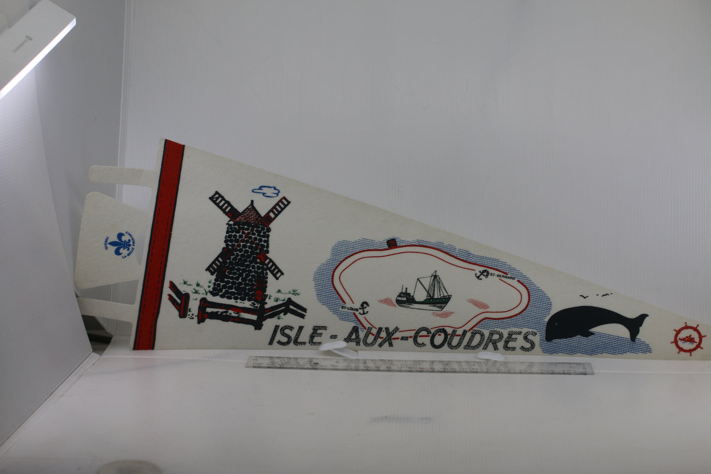 VINTAGE ILSE-AUX-COUDRES SOUVENIR FELT PENNANT FLAG VTG #2