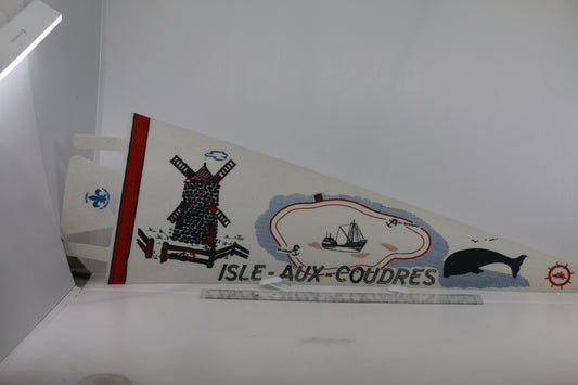 VINTAGE ILSE-AUX-COUDRES SOUVENIR FELT PENNANT FLAG VTG #2