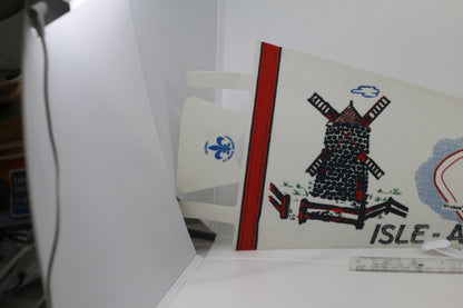 VINTAGE ILSE-AUX-COUDRES SOUVENIR FELT PENNANT FLAG VTG #2