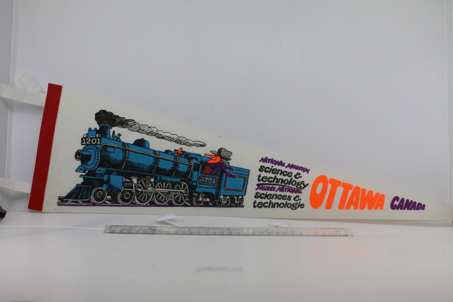 VINTAGE NATIONAL MUSEUM Science SOUVENIR FELT PENNANT FLAG #2