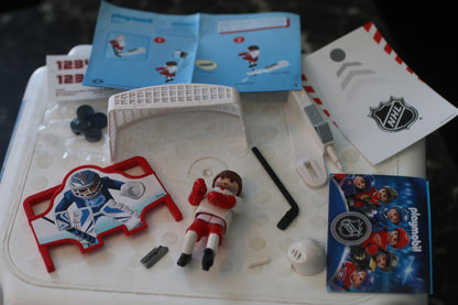 PLAYMOBIL NHL Shooting Pad complete and some pucks sealed 5071 action figure
