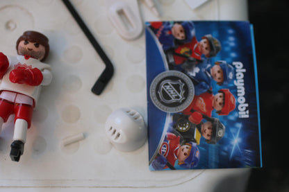 PLAYMOBIL NHL Shooting Pad complete and some pucks sealed 5071 action figure