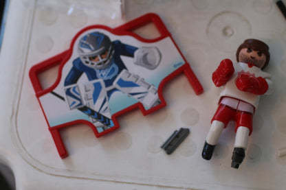 PLAYMOBIL NHL Shooting Pad complete and some pucks sealed 5071 action figure