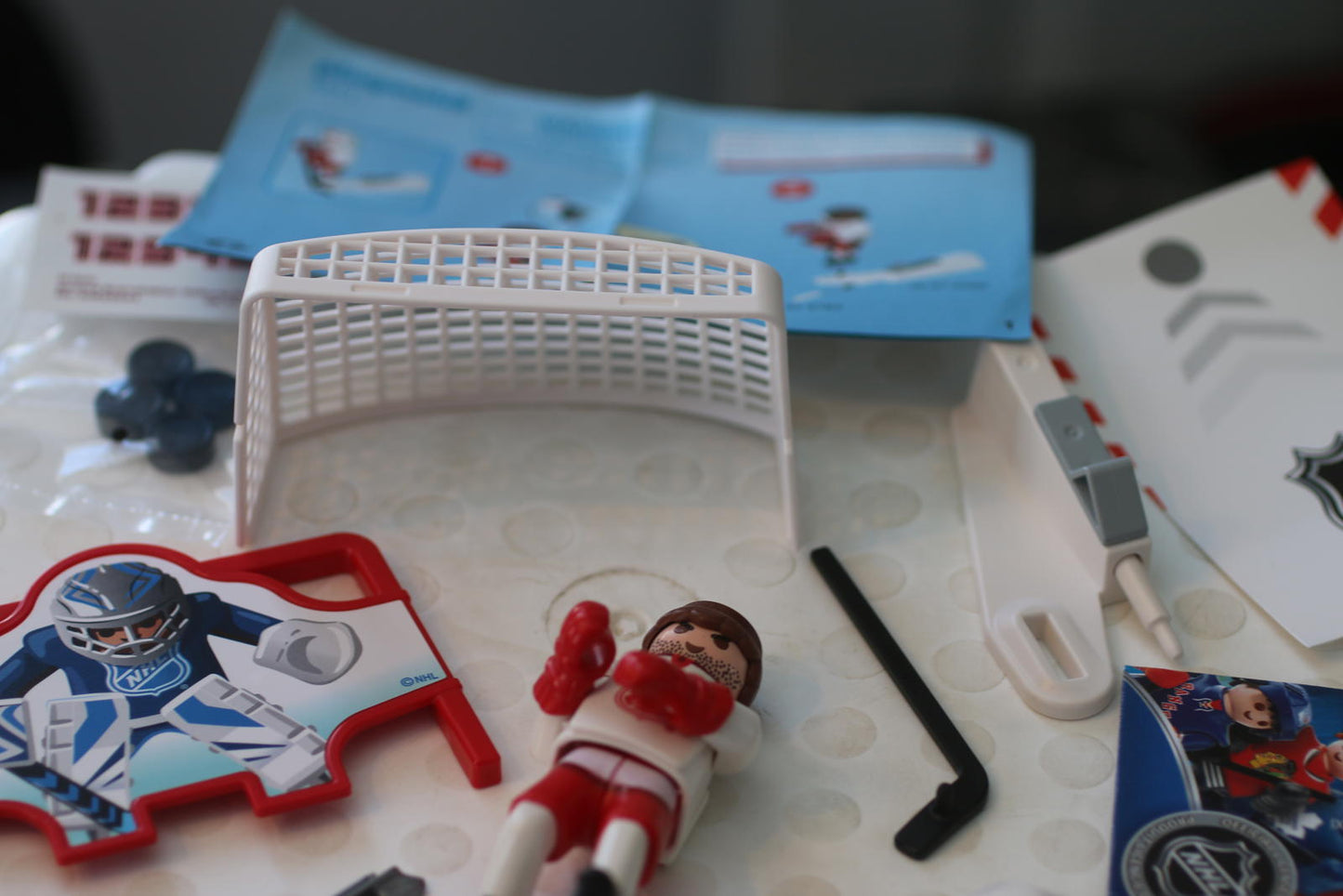 PLAYMOBIL NHL Shooting Pad complete and some pucks sealed 5071 action figure