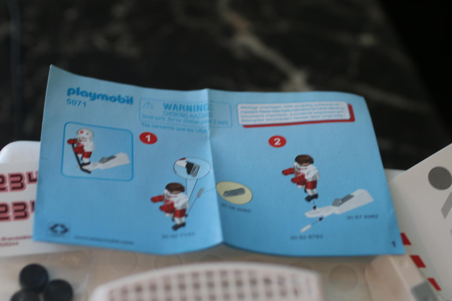PLAYMOBIL NHL Shooting Pad complete and some pucks sealed 5071 action figure
