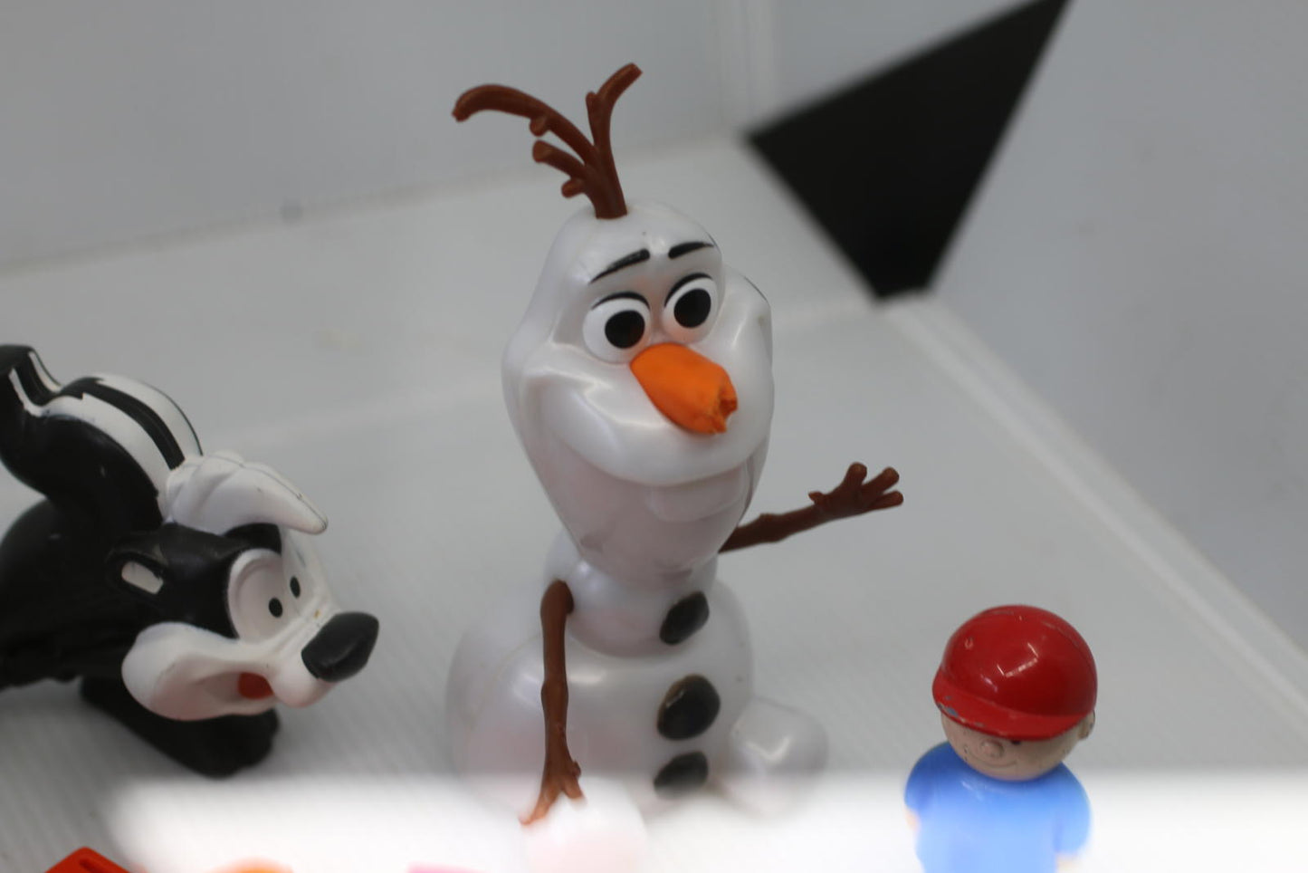 Vintage Mixed Toy HUGE Lot Disney Frozen Olaf Elsa Looney Tunes + More FIGURES