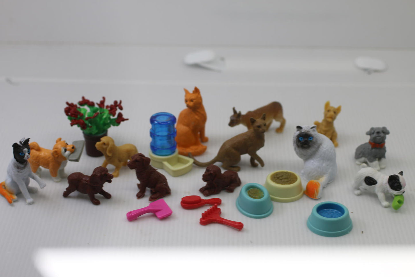 Miniature Dog Cat Figurine Lot Pet Playset Accessories Food Bowls set toys