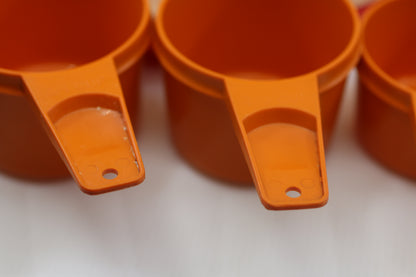 Vintage Tupperware Kitchen Lot – Measuring Cups Set & Cake Saver As Is