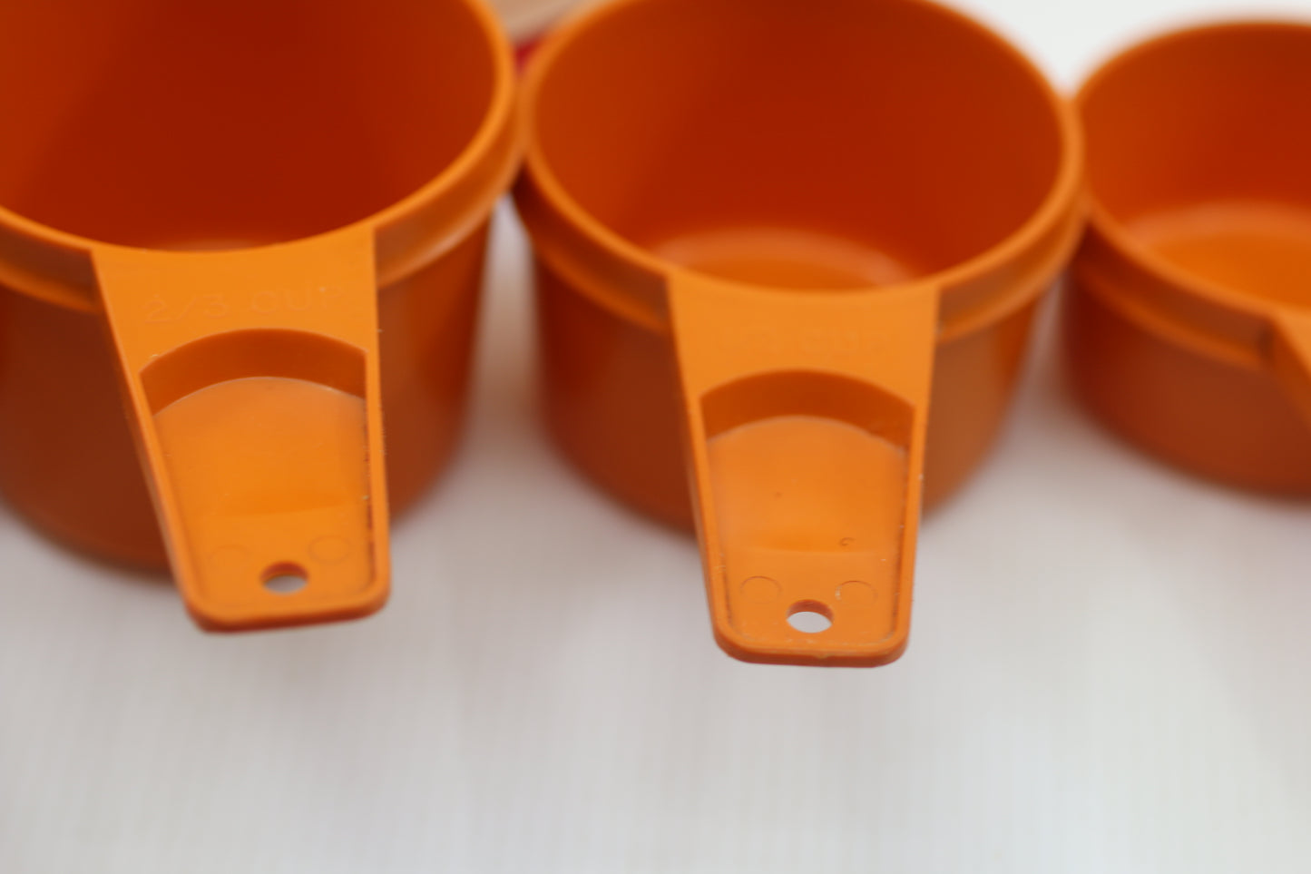 Vintage Tupperware Kitchen Lot – Measuring Cups Set & Cake Saver As Is
