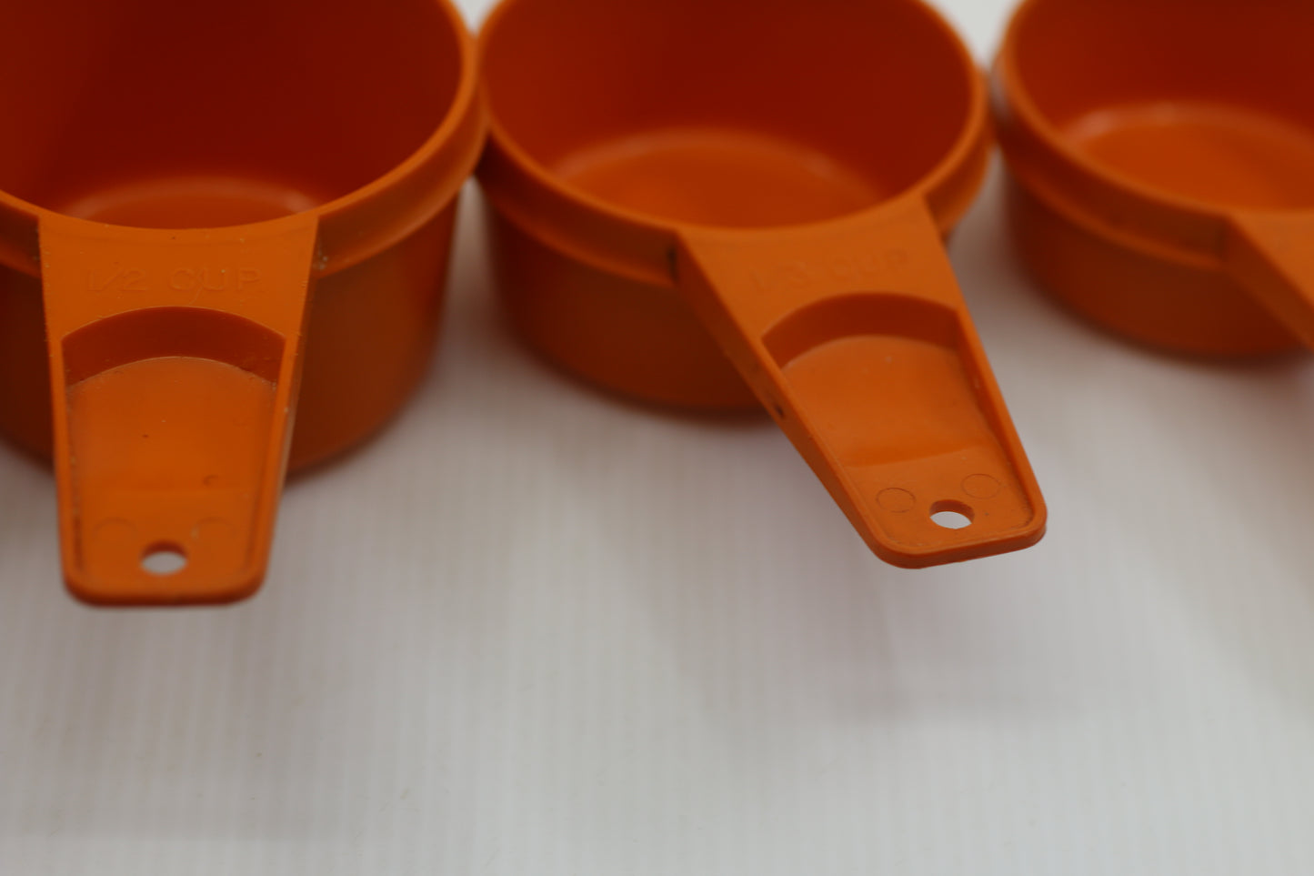 Vintage Tupperware Kitchen Lot – Measuring Cups Set & Cake Saver As Is