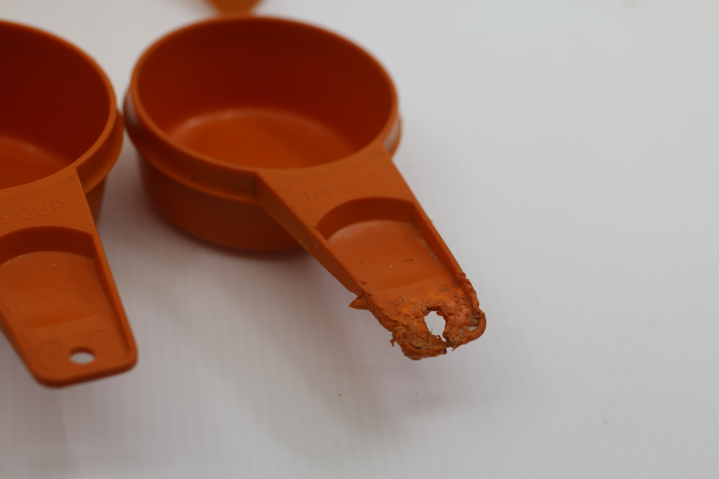 Vintage Tupperware Kitchen Lot – Measuring Cups Set & Cake Saver As Is