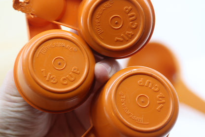 Vintage Tupperware Kitchen Lot – Measuring Cups Set & Cake Saver As Is