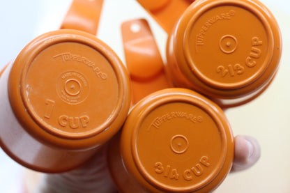 Vintage Tupperware Kitchen Lot – Measuring Cups Set & Cake Saver As Is