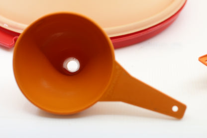 Vintage Tupperware Kitchen Lot – Measuring Cups Set & Cake Saver As Is