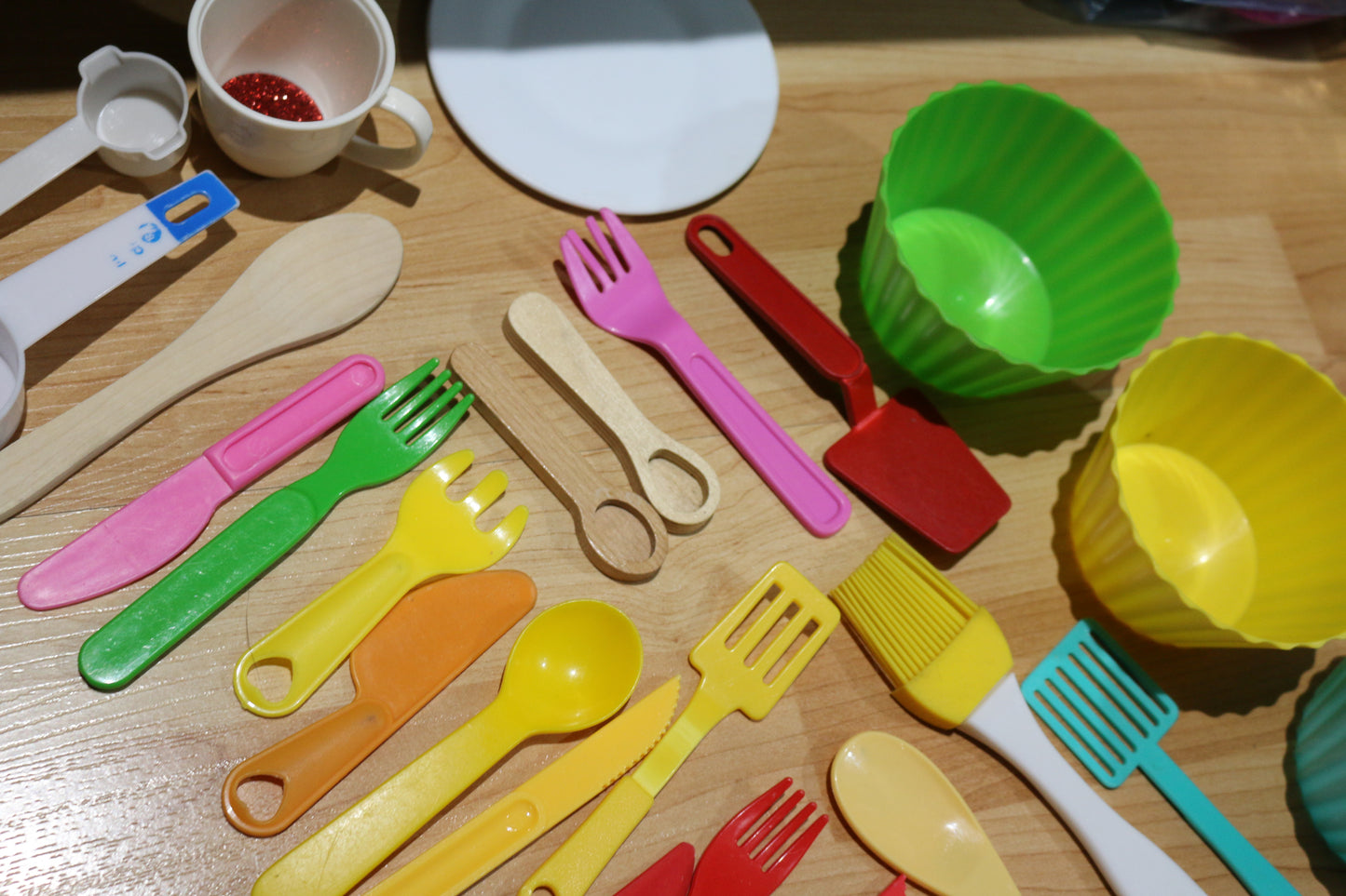 Play Dishes Mixed Lot Played kitchen toys for kids lot of ustensils W Condition