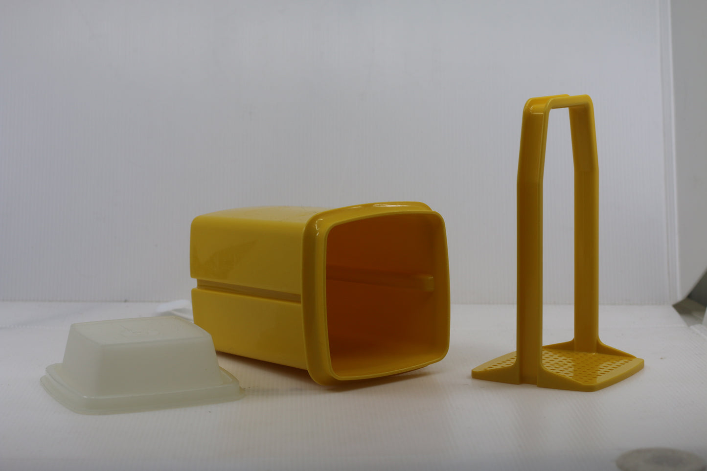 Vintage 1970s Tupperware #13307 Pickle or Olive Container – 3-Piece Set