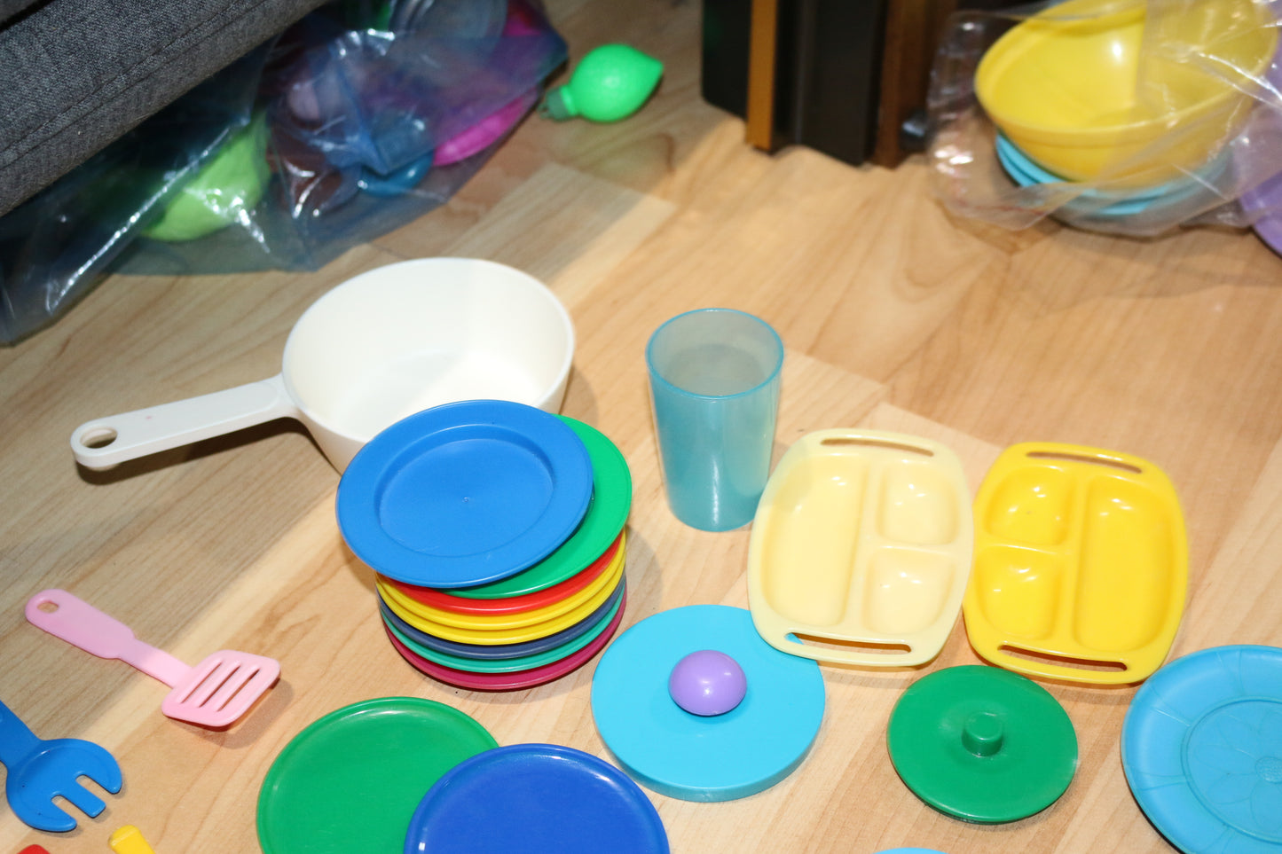 Play kitchen toys Dishes Mixed Lot Played With Vintage Condition lot of plates