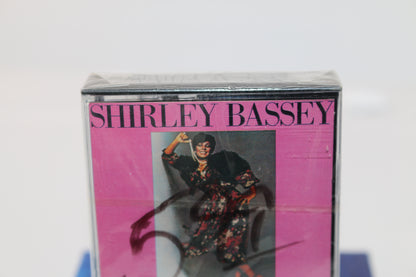 Sealed cassette shirley bassey great performances Liberty 4N-10252