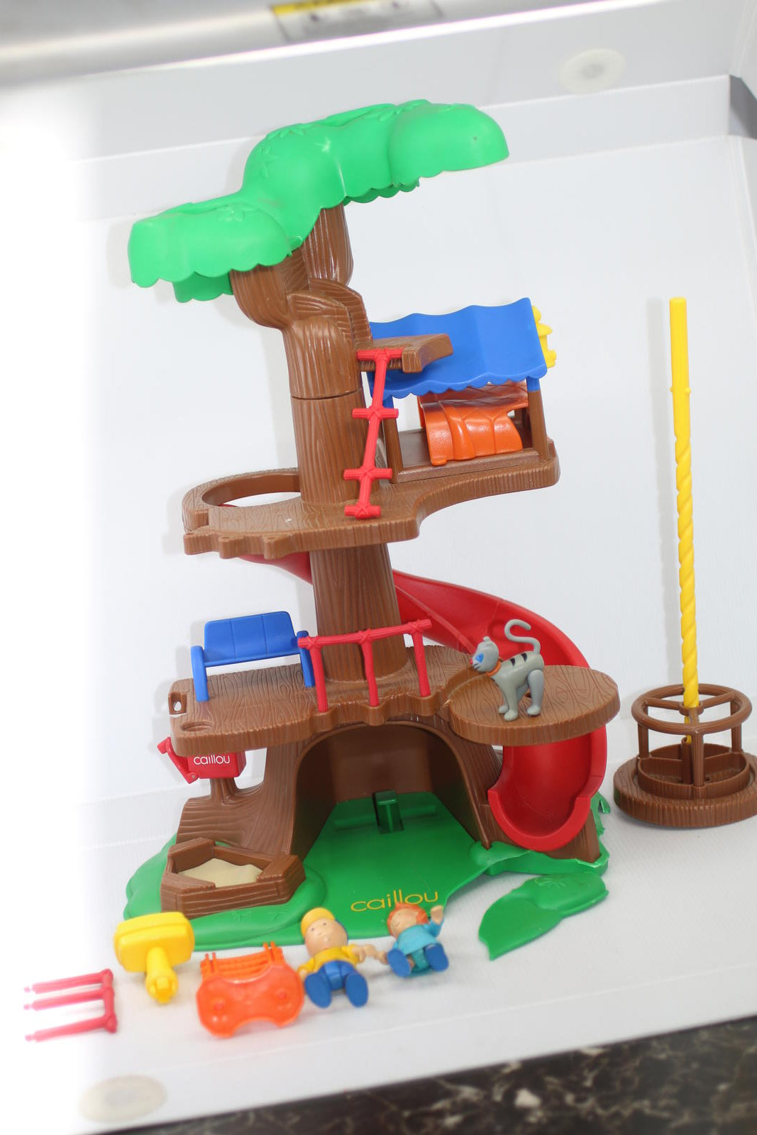 Caillou Treehouse Playset Slide Figures Cat Accessories Lot Irwin rare toys