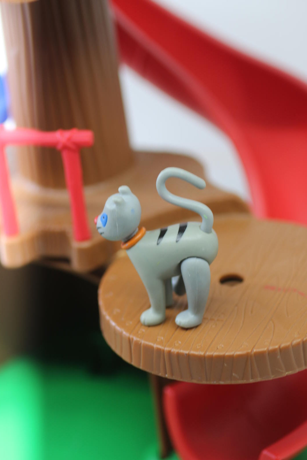 Caillou Treehouse Playset Slide Figures Cat Accessories Lot Irwin rare toys