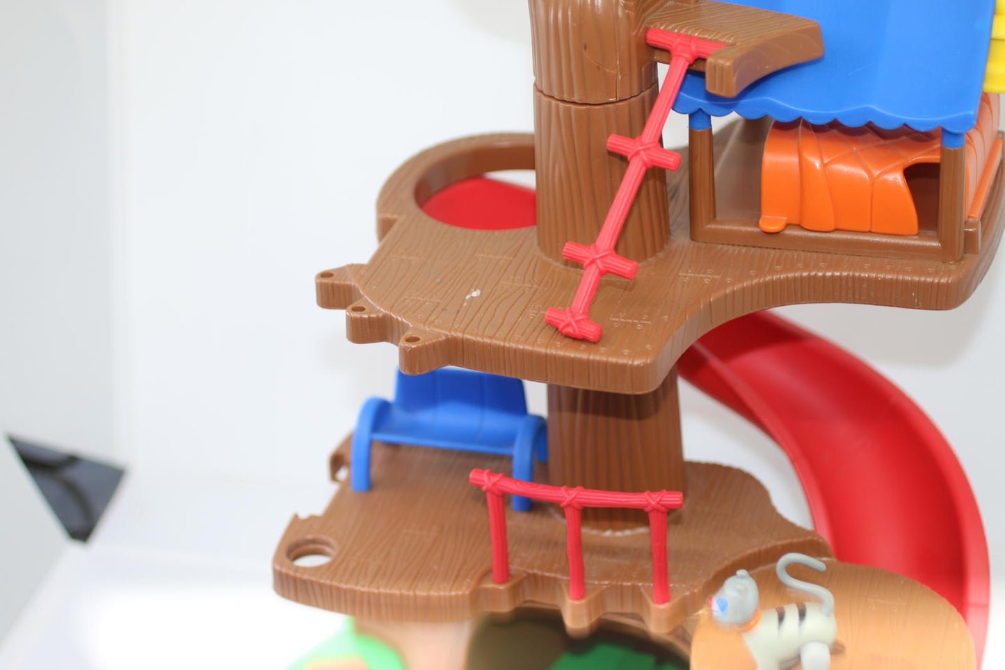 Caillou Treehouse Playset Slide Figures Cat Accessories Lot Irwin rare toys