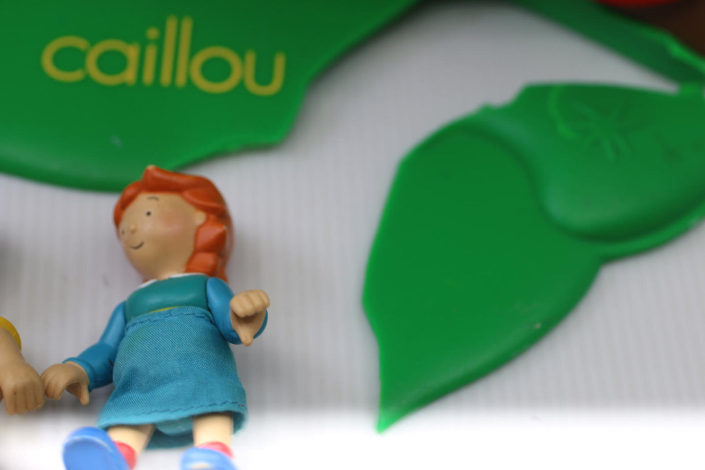 Caillou Treehouse Playset Slide Figures Cat Accessories Lot Irwin rare toys