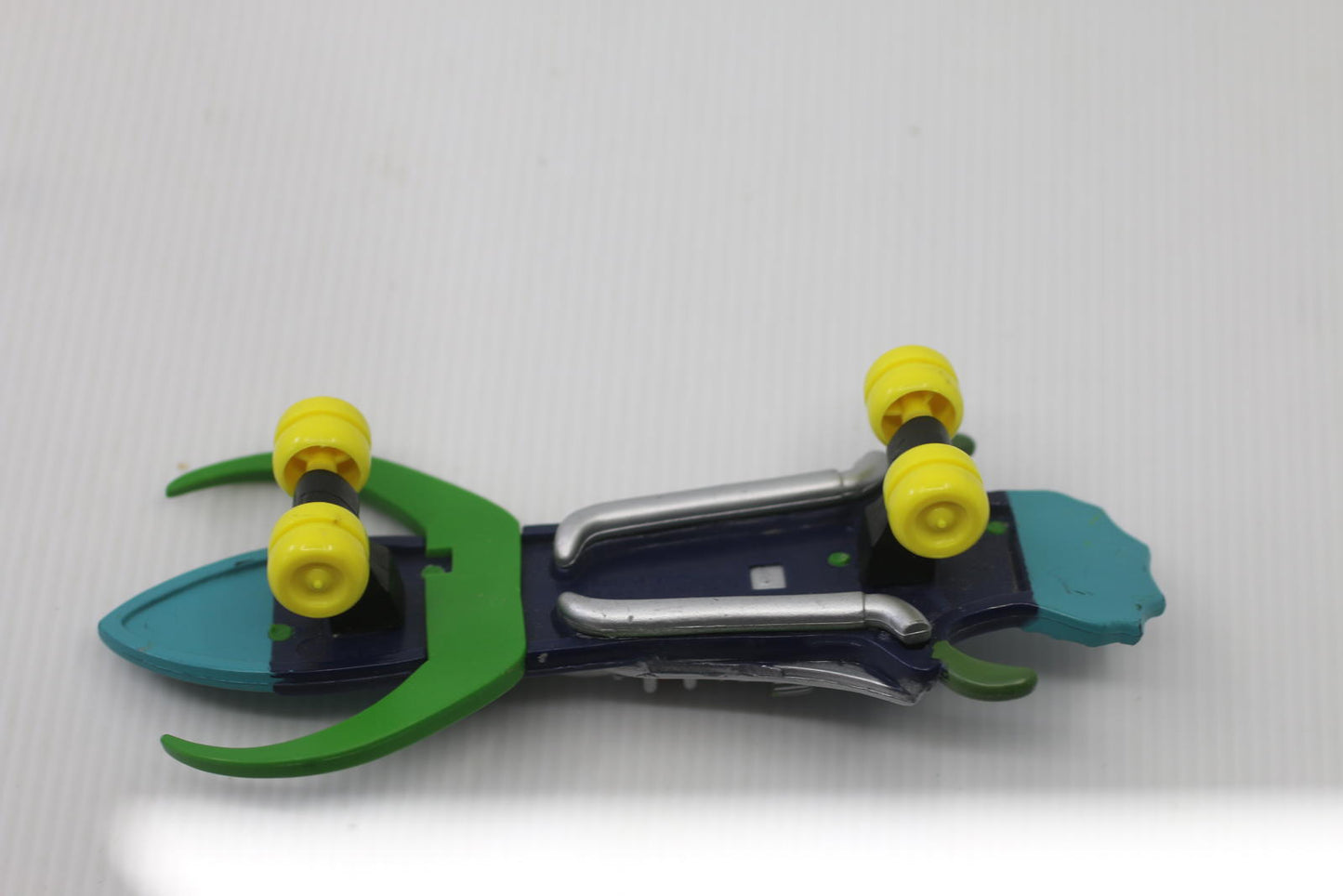 2001 Toy Biz Extreme Sports Adventure Spiderman Skateboard Accessories part only