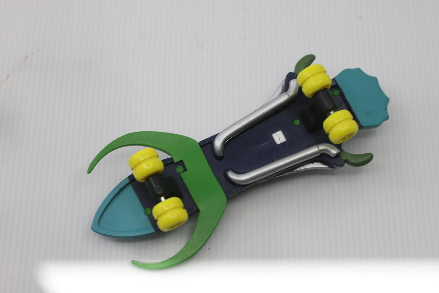 2001 Toy Biz Extreme Sports Adventure Spiderman Skateboard Accessories part only
