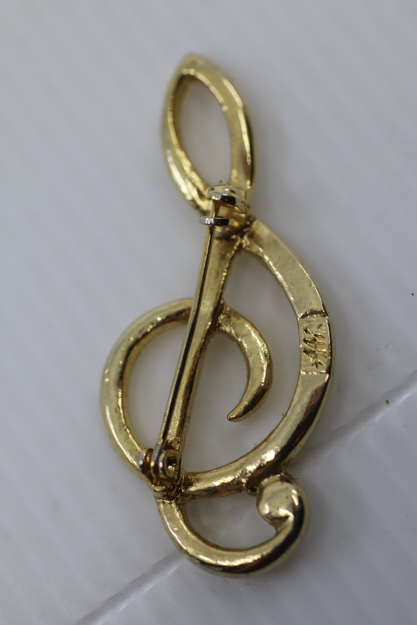 Vintage Gold Tone Treble Clef Brooch Signed AH Music Note Pin
