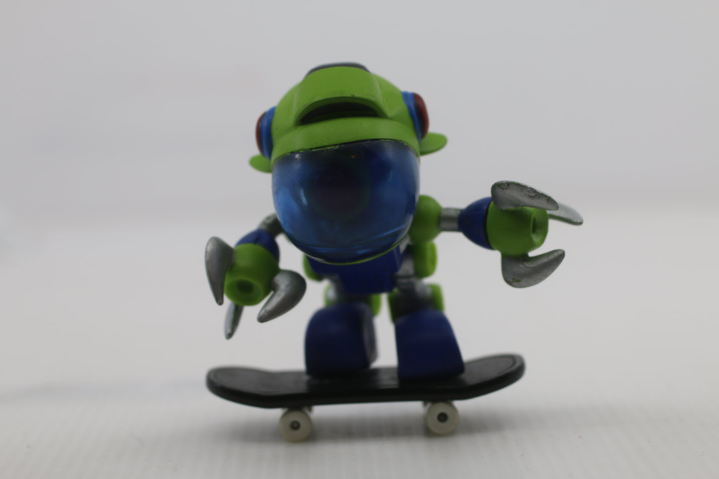 Vintage Y2K Tech Deck Dude Tek Robot Figure – Early 2000s Skate Toy – Collectible