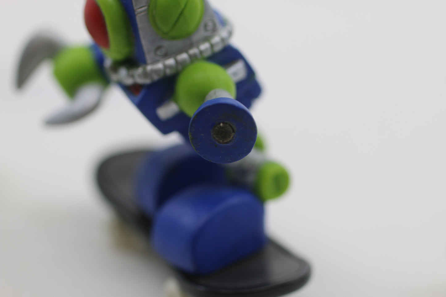 Vintage Y2K Tech Deck Dude Tek Robot Figure – Early 2000s Skate Toy – Collectible